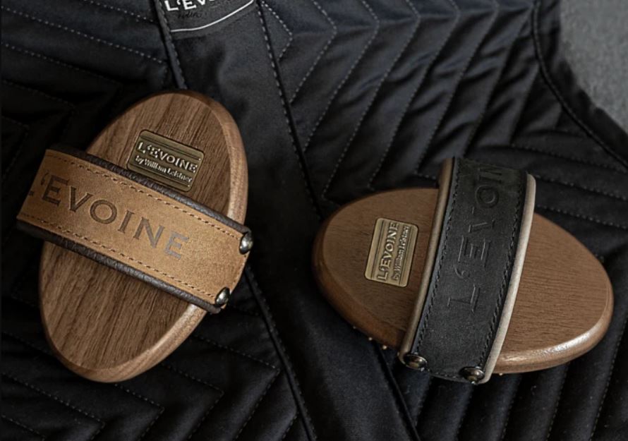 L'Evoine Mane Brush with Leather Handle